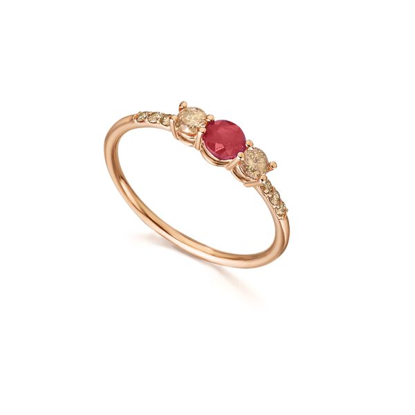 Anillo tresillo rubí