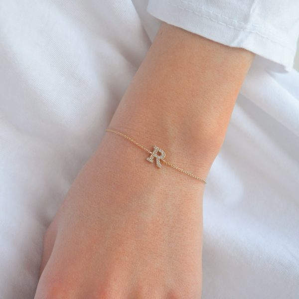 pulsera con inicial de diamantes