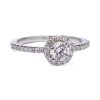 anillo de compromiso con diamante central