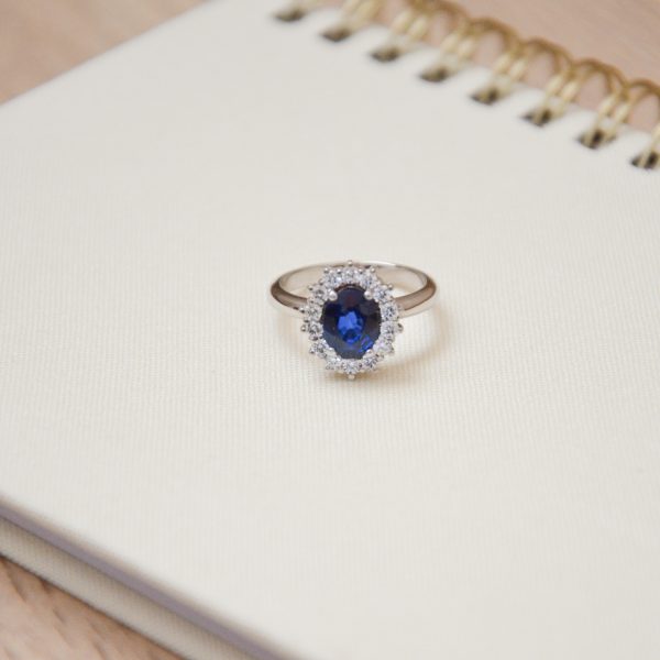 Anillo rosetón zafiro azul